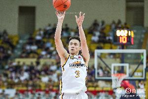 辽宁注册7名球员：赵继伟4年顶薪续约 刘雁宇续C类 付豪顶薪剩1年