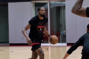 中投机器！火箭官推晒杜兰特投篮训练片段：轻松取分