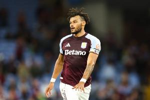 TA：维拉后卫明斯脚踝受伤，目标是在10月国际比赛日后复出