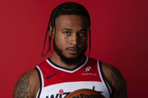 惠特摩尔：在火箭时我感觉每场比赛都该上场 但我防守确实不达标