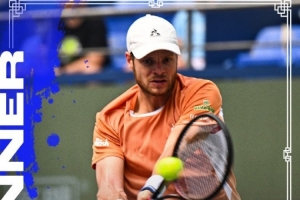 资格赛选手汉夫曼2-1逆转25号种子蒂亚福，晋级上海大师赛第三轮