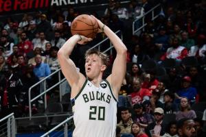 三分神射！AJ-格林4年4500万续签雄鹿 连续三年三分命中率超40%