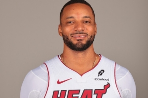 融入得不错！鲍威尔首节9分钟 三分4中2&3罚3中贡献11分2板2助