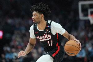 手感冰凉！谢顿-夏普首节7投仅1中拿到5分 三分3中0