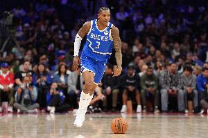 雄鹿官方：小凯文·波特接受右膝半月板损伤修复手术 预计缺席4周