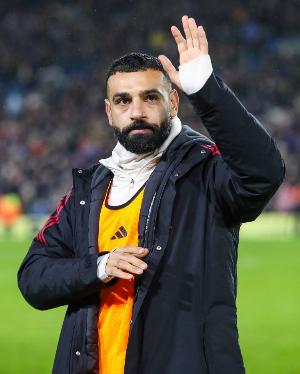 记者：加拉塔萨雷密切关注萨拉赫情况，若他确认离队将提出报价