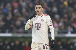 即将归来！图片报：穆西亚拉下周回归拜仁合练，今天进行单练