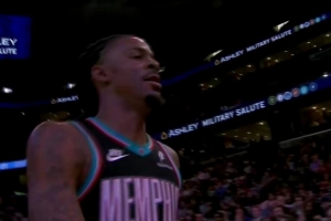 上可九天揽月！莫兰特绕指柔上篮戏耍马尔卡宁打进 再现腰王本色