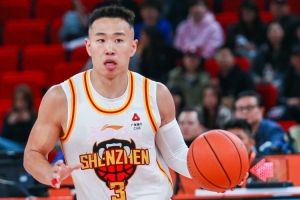 贺希宁：大家处于一个磨合的状态 新主教练对我的要求非常高