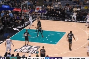 腾云驾雾！贝利接队友空接妙传 轻舒猿臂双手背扣潇洒霸气