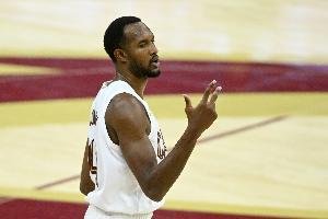 身手全能！莫布里17中7拿到23分13板6助 罚球9中7