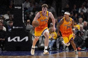 打球不像新秀？克尼佩尔：我仍是菜鸟&很依赖队友 尤其是生活方面