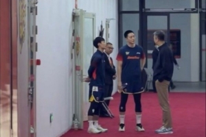 媒体人：郭士强指导今天在东莞看球？赛前与胡明轩和徐杰进行交流