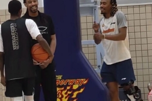 媒体人：麦考尔必须换了 腿已上器械固定 这个样子任何伤都有可能