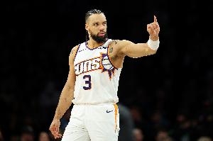 打破得分荒！狄龙转换追身三分命中 太阳终于止血！