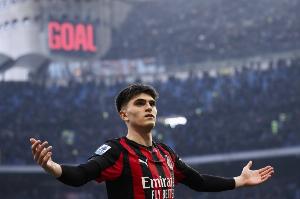 19岁350天，巴尔泰萨吉是米兰队史在意甲梅开二度最年轻后卫