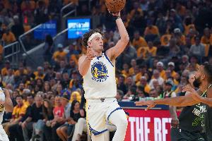 稳扎稳打！波杰姆斯基半场出战16分钟 6中3&三分2中2拿到9分4板