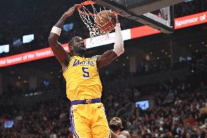 湖人今日三节狂抢20个前场板 本赛季此前单场最多抢过14个！