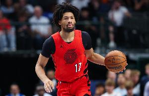 就是得分！夏普半场10中6攻下15分 无其他有效数据