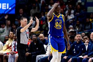 失误连连！追梦突破急停传球再度失误 两节半已出现6次失误