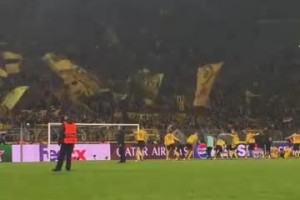 外战大黄蜂！欧冠主场战胜对手，多特赛后球迷互动环节！