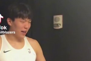 对自己的表现很满意！杨瀚森赛后显得十分开心！