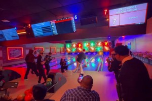 这熟悉的姿势！李凯尔身穿莫兰特3代，进行赛前热身训练