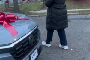 慈乌反哺！雷霆新秀索伯给妈妈送了一台车！