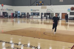 短暂休息NBA又回归！登哥训练，备战明日对阵篮网！